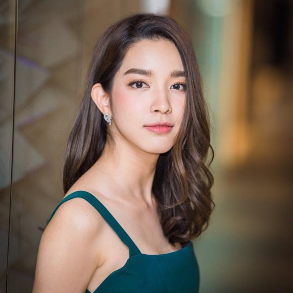 โม มนชนก ซุ่มคบ ไฮโซคฑา โม มนชนก ซุ่มคบ ไฮโซคฑา