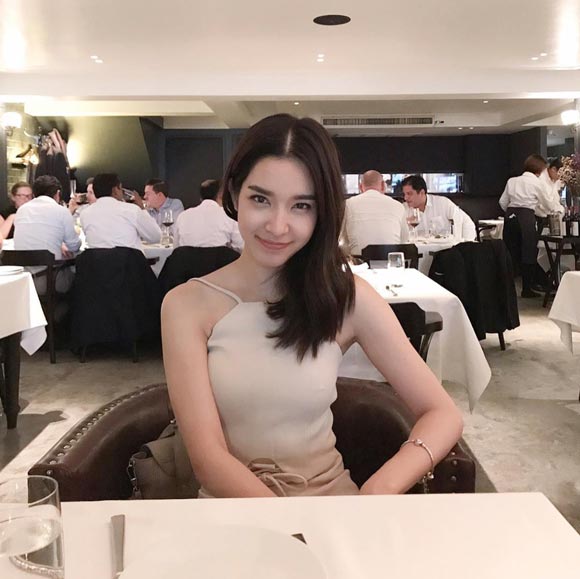 โม มนชนก ซุ่มคบ ไฮโซคฑา โม มนชนก ซุ่มคบ ไฮโซคฑา