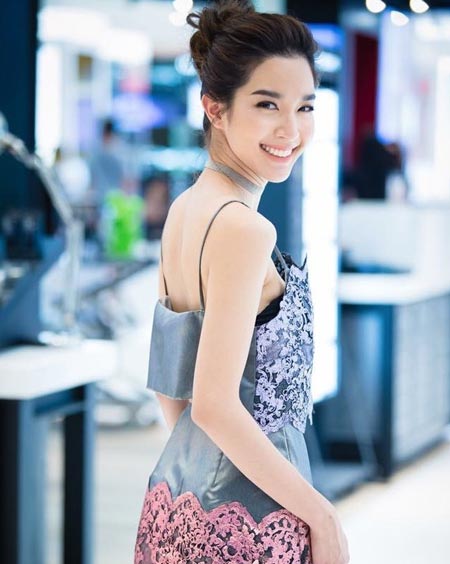 โม มนชนก ซุ่มคบ ไฮโซคฑา โม มนชนก ซุ่มคบ ไฮโซคฑา