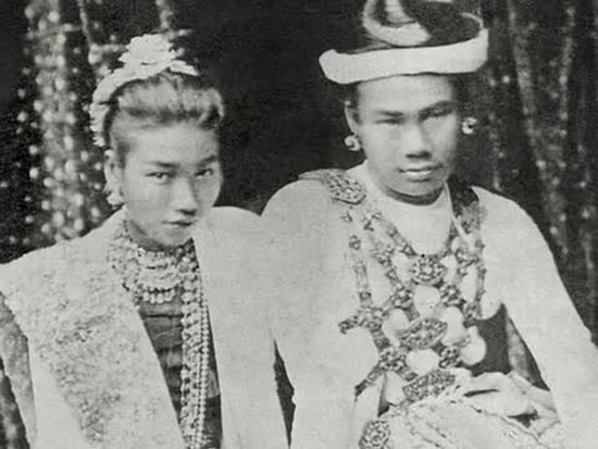 พระราชวังธีบอ พระราชวังธีบอ