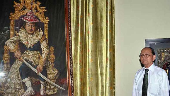 พระราชวังธีบอ พระราชวังธีบอ
