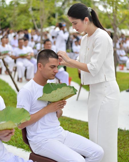 ชิน ชินวุฒิ กวินท์ ดูวาล ทนงศักดิ์ อุปสมบทหมู่ถวายในหลวง ร.9 ชิน ชินวุฒิ กวินท์ ดูวาล ทนงศักดิ์ อุปสมบทหมู่ถวายในหลวง ร.9