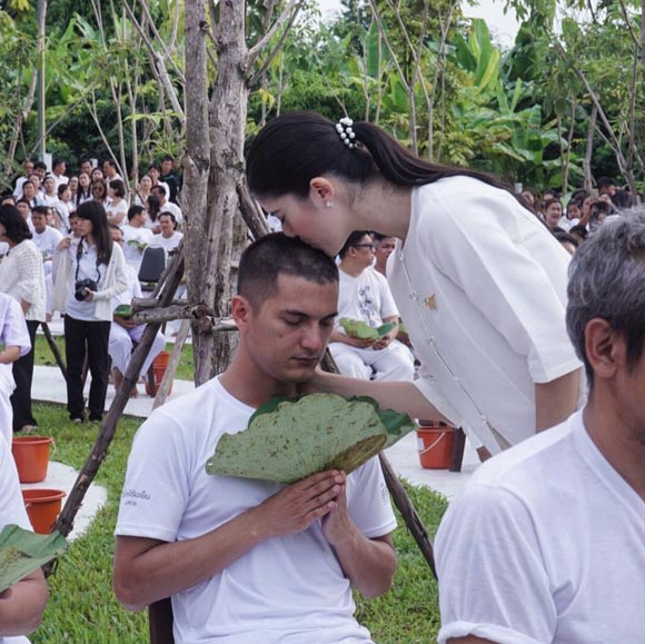ชิน ชินวุฒิ กวินท์ ดูวาล ทนงศักดิ์ อุปสมบทหมู่ถวายในหลวง ร.9 ชิน ชินวุฒิ กวินท์ ดูวาล ทนงศักดิ์ อุปสมบทหมู่ถวายในหลวง ร.9