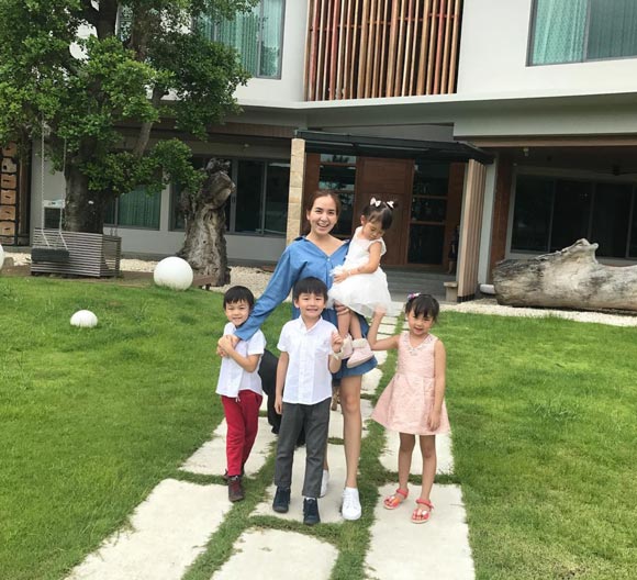 พลอย ชิดจันทร์ พลอย ชิดจันทร์