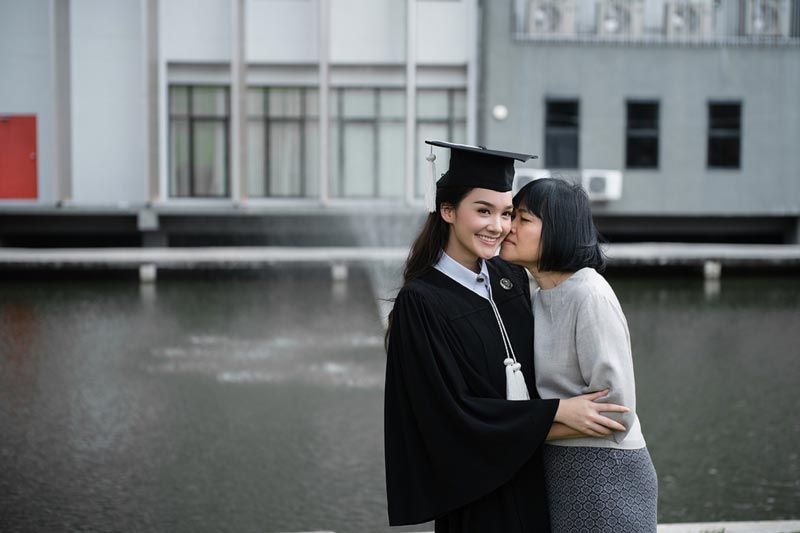 เดียร์น่า ฟลีโป รับปริญญา เดียร์น่า ฟลีโป รับปริญญา