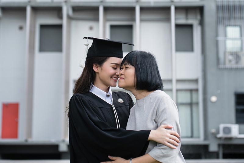 เดียร์น่า ฟลีโป รับปริญญา เดียร์น่า ฟลีโป รับปริญญา