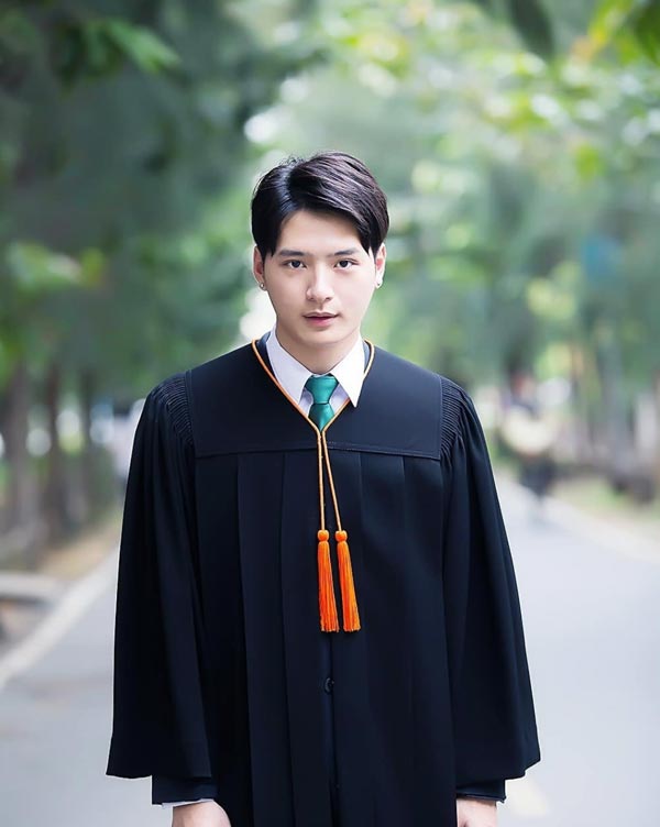 คริส พีรวัส คริส พีรวัส