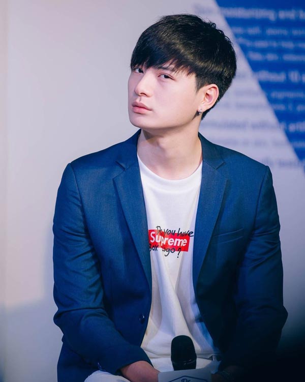 คริส พีรวัส คริส พีรวัส