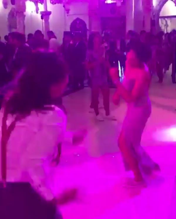 ท็อป ดารณีนุช ผัดไท อาฟเตอร์ปาร์ตี้ งานแต่ง โอ๊ต จีน่า ท็อป ดารณีนุช ผัดไท อาฟเตอร์ปาร์ตี้ งานแต่ง โอ๊ต จีน่า