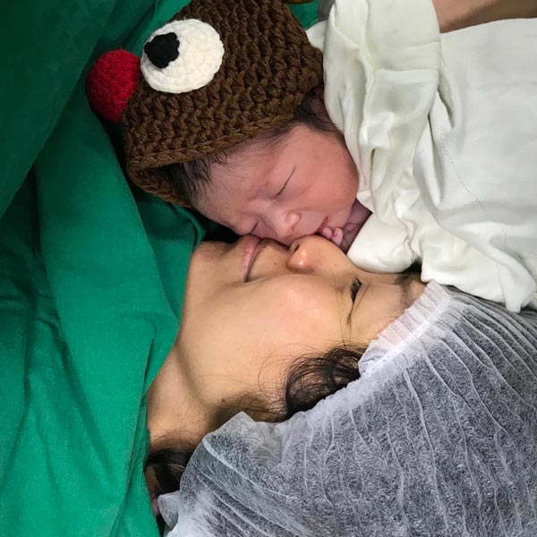 หมวย อริสรา คลอดลูกชาย ตั้งชื่อ น้องกรณ์ หมวย อริสรา คลอดลูกชาย ตั้งชื่อ น้องกรณ์