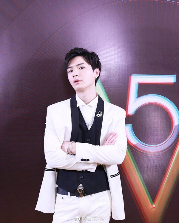 คริส พีรวัส คริส พีรวัส