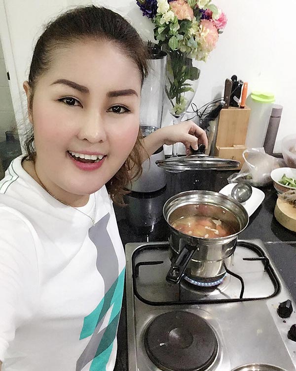 หญิงลี ศรีจุมพล หญิงลี ศรีจุมพล