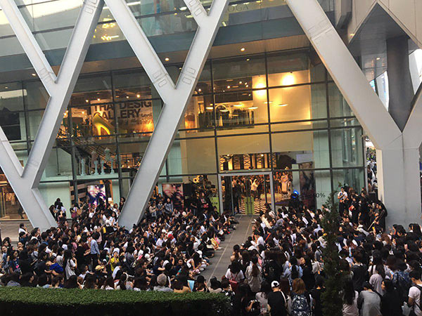 เป๊ก ผลิตโชค เป๊ก ผลิตโชค