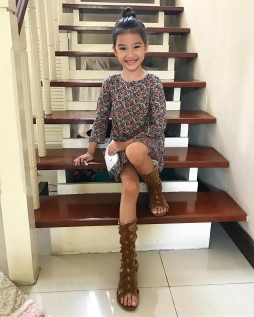 หญิง นราวัลย์ หญิง นราวัลย์