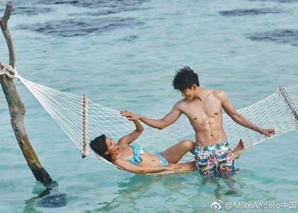 ไมค์ ออม ไมค์ ออม