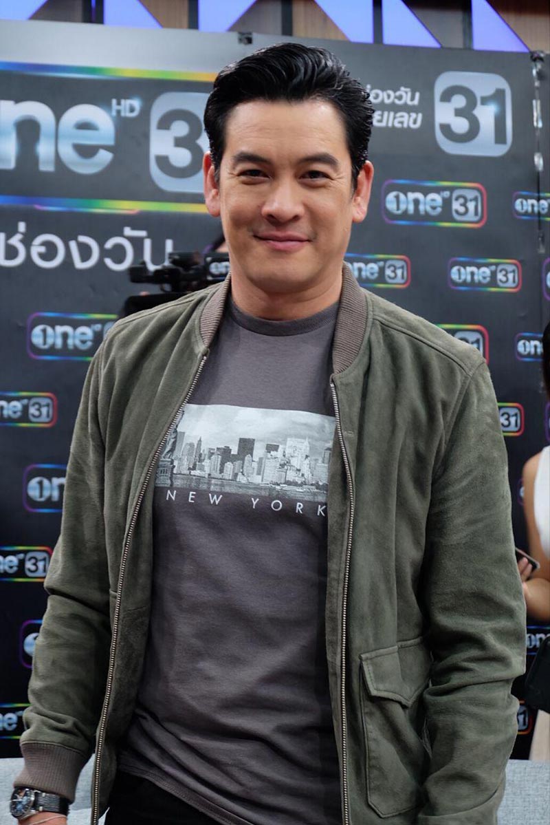 ชาคริต แย้มนาม ชาคริต แย้มนาม