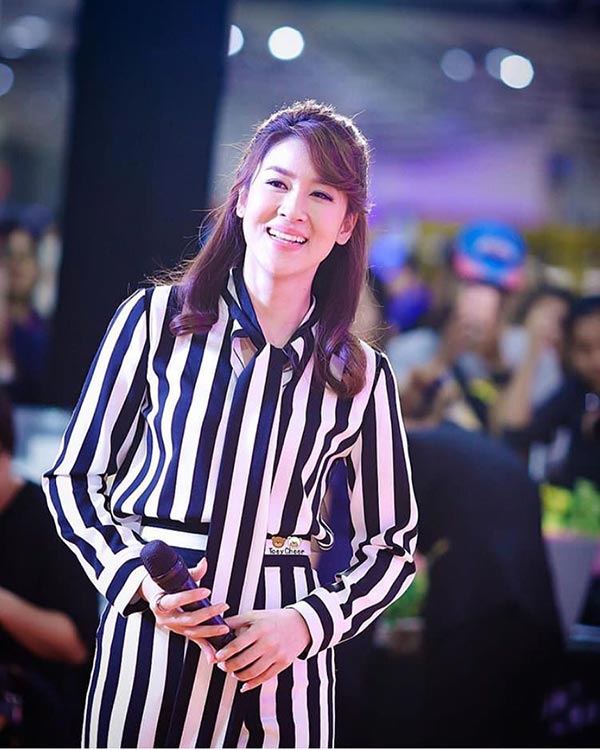 เชียร์ ฑิฆัมพร เชียร์ ฑิฆัมพร