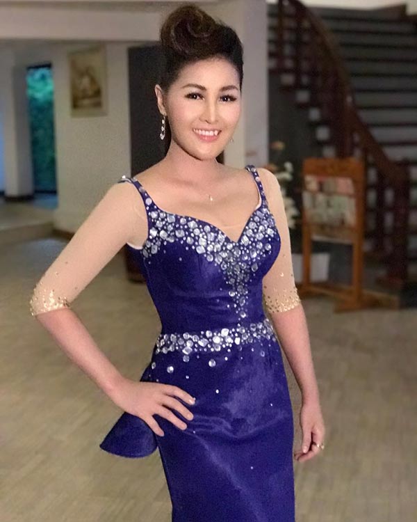 หญิงลี ศรีจุมพล หญิงลี ศรีจุมพล