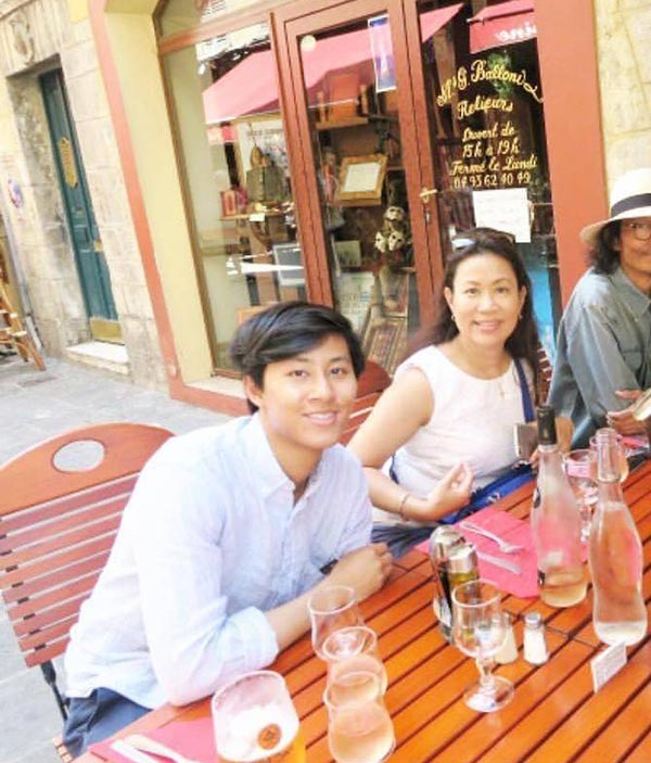 โม มนชนก โม มนชนก