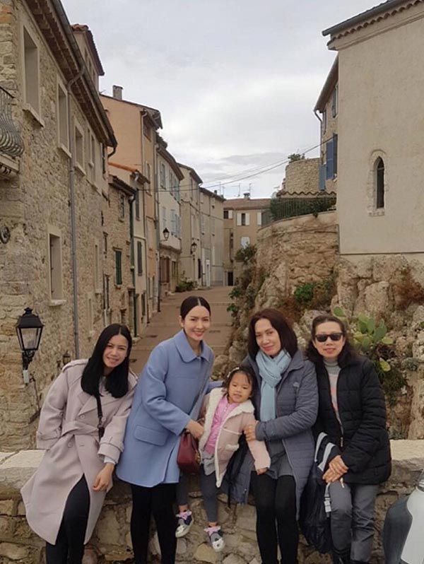 แอฟ ทักษอร แอฟ ทักษอร