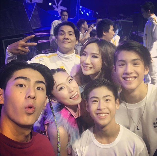 เบลล์ ไชน่า ดอลส์ เบลล์ ไชน่า ดอลส์