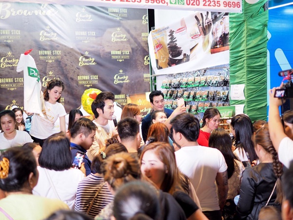 ชาคริต เปิดใจ แต่งงานสายฟ้าแลบ ชาคริต เปิดใจ แต่งงานสายฟ้าแลบ