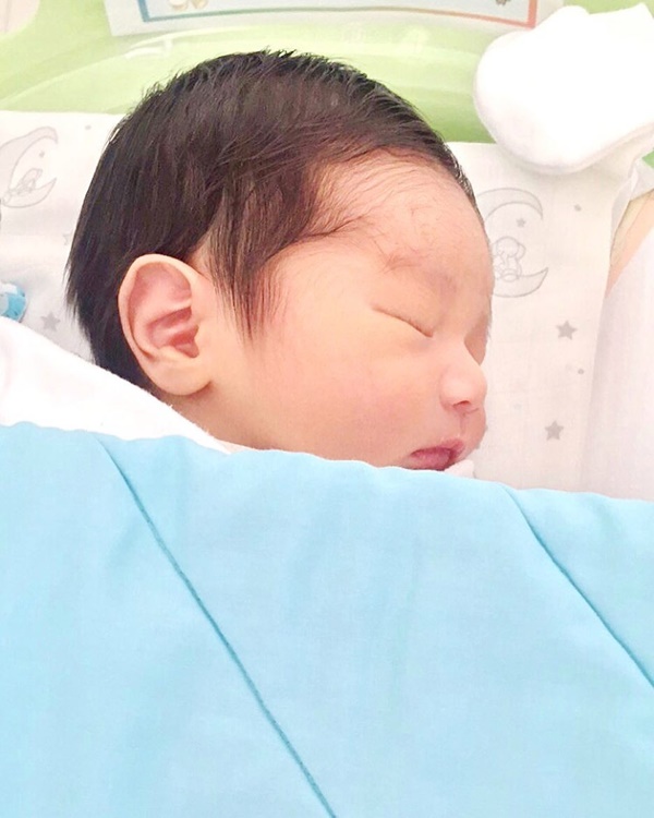 เนย โชติกา ไฮโซอาร์ม เนย โชติกา ไฮโซอาร์ม