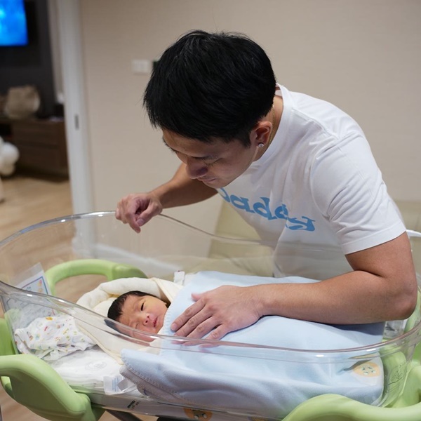 เนย โชติกา ไฮโซอาร์ม เนย โชติกา ไฮโซอาร์ม