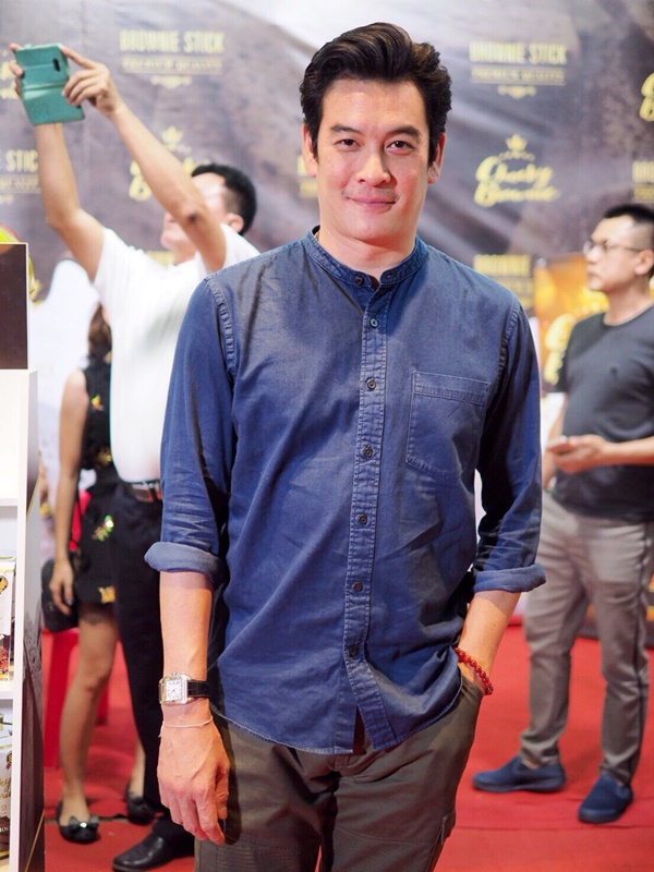 ชาคริต เปิดใจ แต่งงานสายฟ้าแลบ ชาคริต เปิดใจ แต่งงานสายฟ้าแลบ