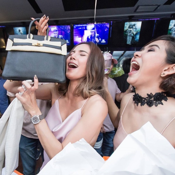 อุ้ม ลักขณา อุ้ม ลักขณา