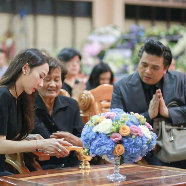 คุณเสาว์ คุณเสาว์