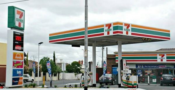 ปตท. ยันจับมือ 7-11 เปิดให้บริการในปั๊มต่อ ปตท. ยันจับมือ 7-11 เปิดให้บริการในปั๊มต่อ