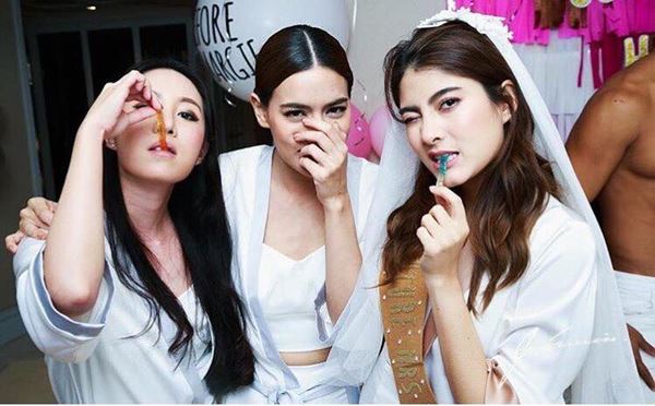 เค้ก ปาร์ตี้สละโสด มาร์กี้ ราศรี แซ่บสะท้านวงการ เค้ก ปาร์ตี้สละโสด มาร์กี้ ราศรี แซ่บสะท้านวงการ