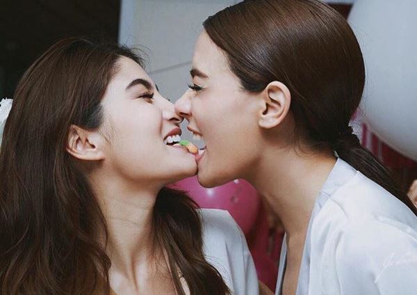 เค้ก ปาร์ตี้สละโสด มาร์กี้ ราศรี แซ่บสะท้านวงการ เค้ก ปาร์ตี้สละโสด มาร์กี้ ราศรี แซ่บสะท้านวงการ