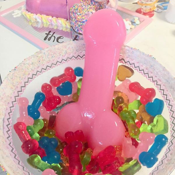 เค้ก ปาร์ตี้สละโสด มาร์กี้ ราศรี แซ่บสะท้านวงการ เค้ก ปาร์ตี้สละโสด มาร์กี้ ราศรี แซ่บสะท้านวงการ