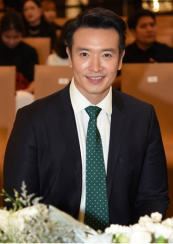 ชาย วิกกี้ ชาย วิกกี้