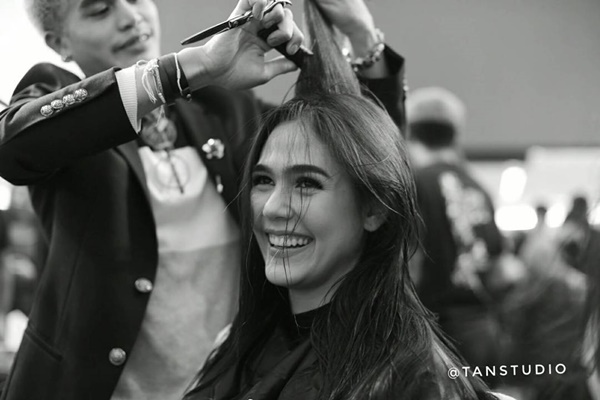 ซุปตาร์ร่วมใจ ช่วยเหลือพี่น้องชาวใต้ ในงานตัดช่วยใต้ ซุปตาร์ร่วมใจ ช่วยเหลือพี่น้องชาวใต้ ในงานตัดช่วยใต้