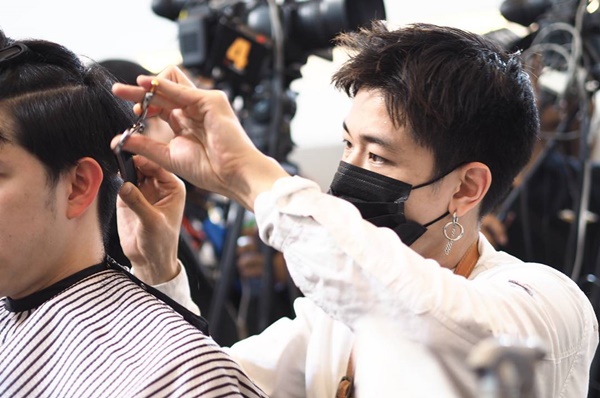 ซุปตาร์ร่วมใจ ช่วยเหลือพี่น้องชาวใต้ ในงานตัดช่วยใต้ ซุปตาร์ร่วมใจ ช่วยเหลือพี่น้องชาวใต้ ในงานตัดช่วยใต้