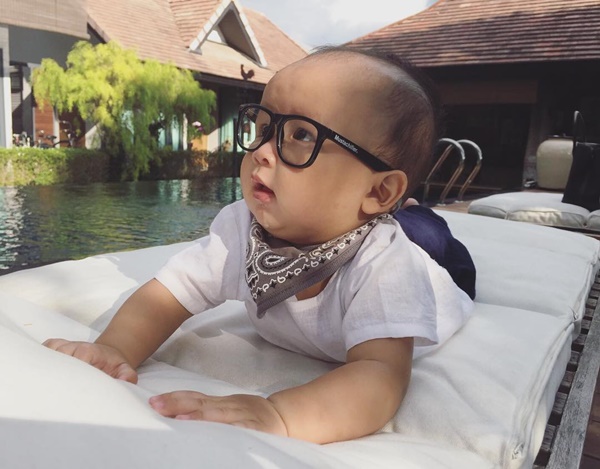 ติ๊ก กลิ่นสี ติ๊ก กลิ่นสี