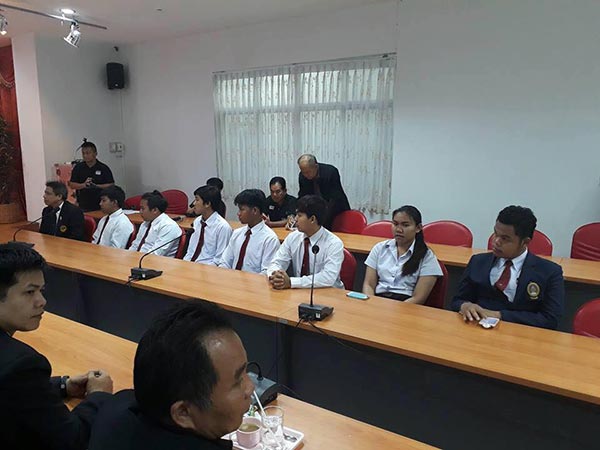 รับน้อง รับน้อง