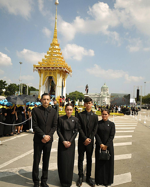 วางดอกไม้จันทน์ วางดอกไม้จันทน์