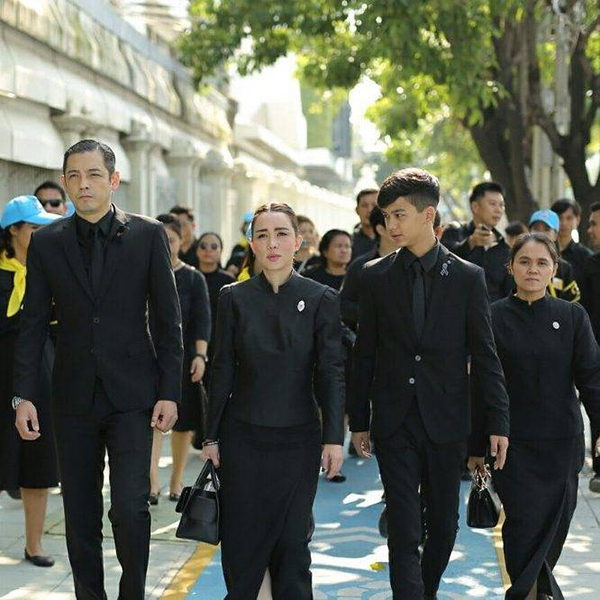 วางดอกไม้จันทน์ วางดอกไม้จันทน์