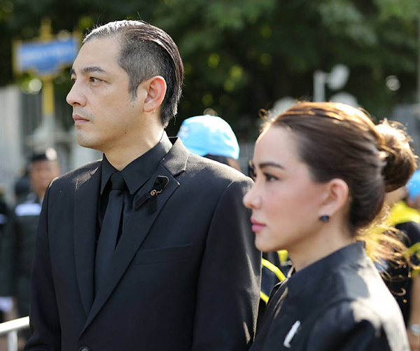 วางดอกไม้จันทน์ วางดอกไม้จันทน์