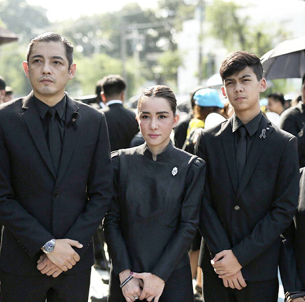 วางดอกไม้จันทน์ วางดอกไม้จันทน์