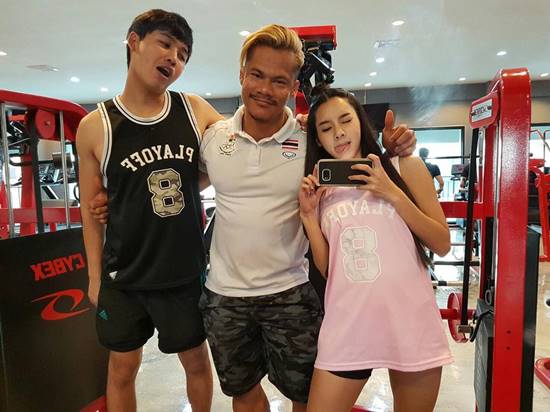 เบเบ้ ควงสามีโชว์หุ่นในชุดว่ายน้ำ แซ่บแบบแพ็คคู่ อู้หู... เด็ดมาก !! เบเบ้ ควงสามีโชว์หุ่นในชุดว่ายน้ำ แซ่บแบบแพ็คคู่ อู้หู... เด็ดมาก !!