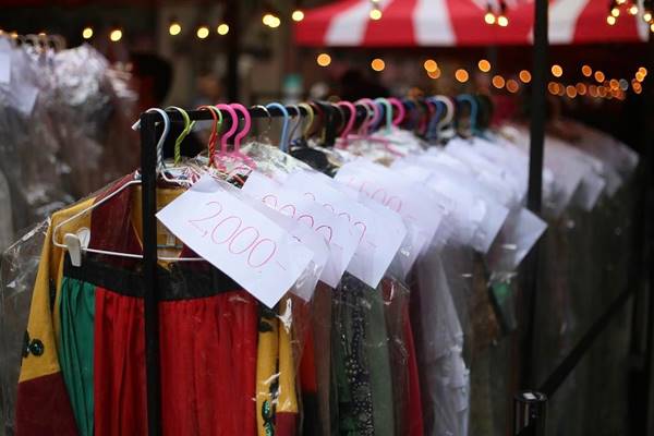 กรุแม่แตก !! อั้ม พัชราภา ขนแบรนด์เนมเลหลัง ถูกสุด ๆ แค่ 300 ทำห้างแทบแตก กรุแม่แตก !! อั้ม พัชราภา ขนแบรนด์เนมเลหลัง ถูกสุด ๆ แค่ 300 ทำห้างแทบแตก