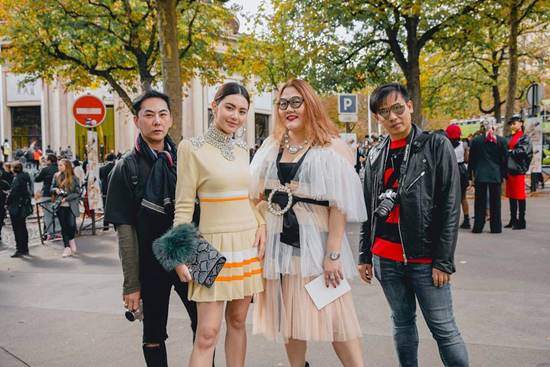 พี่เกล้า ผู้จัดการ ใหม่ ดาวิกา พี่เกล้า ผู้จัดการ ใหม่ ดาวิกา