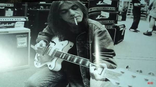 ยัง มือกีตาร์ AC/DC ยัง มือกีตาร์ AC/DC