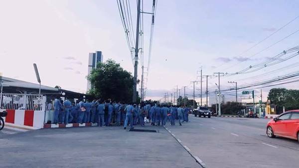 พนักงานโรงงาน รวมตัวร้องเพิ่มโบนัสปลายปี พนักงานโรงงาน รวมตัวร้องเพิ่มโบนัสปลายปี
