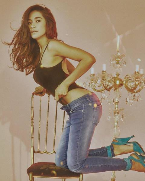 พลอย เฌอมาลย์ กับท่าโพสชวนสยิว เผยบั้นท้ายกลมกลึง เห็นแล้วใจสั่น พลอย เฌอมาลย์ กับท่าโพสชวนสยิว เผยบั้นท้ายกลมกลึง เห็นแล้วใจสั่น